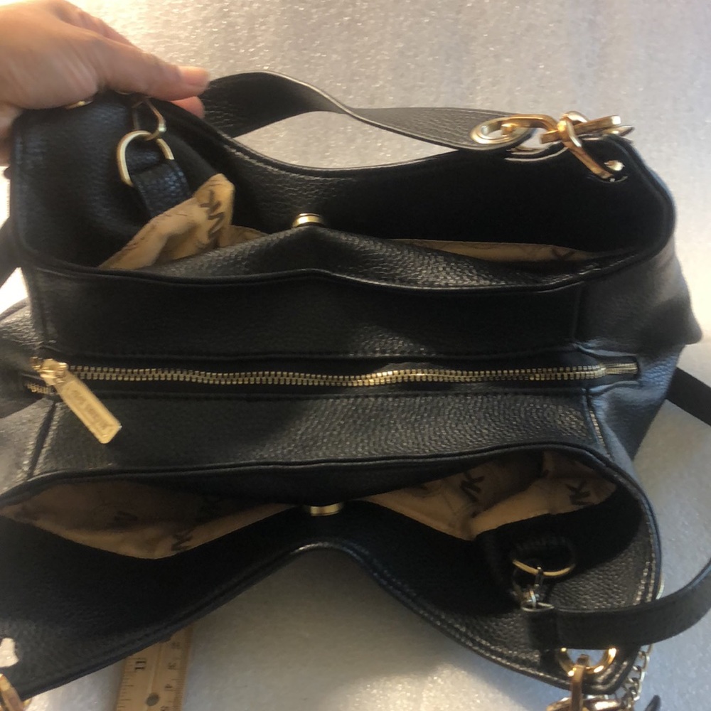 Michael Korea black purse. - Picture 9 of 16